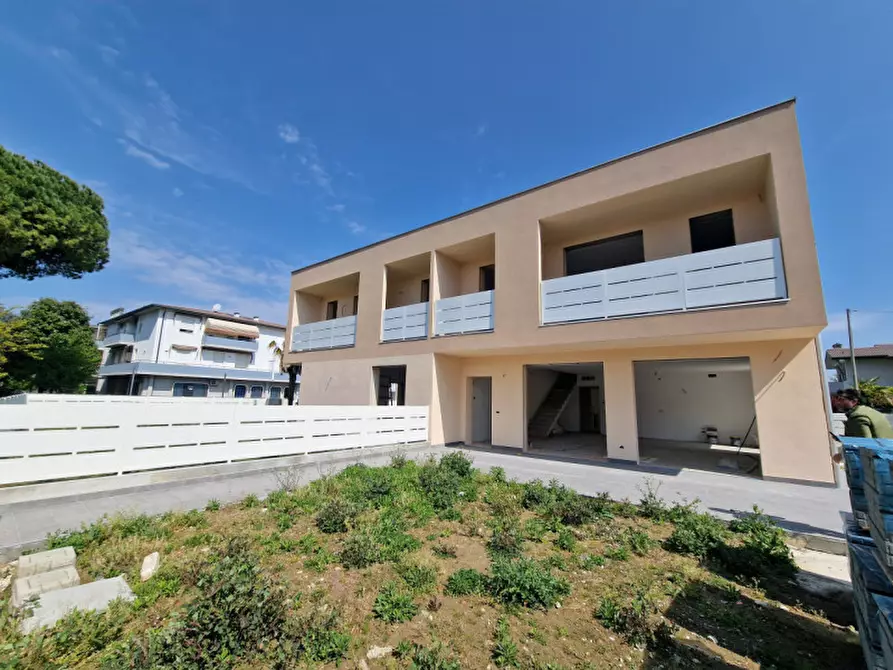 Immagine 3 di Casa trifamiliare in vendita  in VIA Pucccini a Selvazzano Dentro
