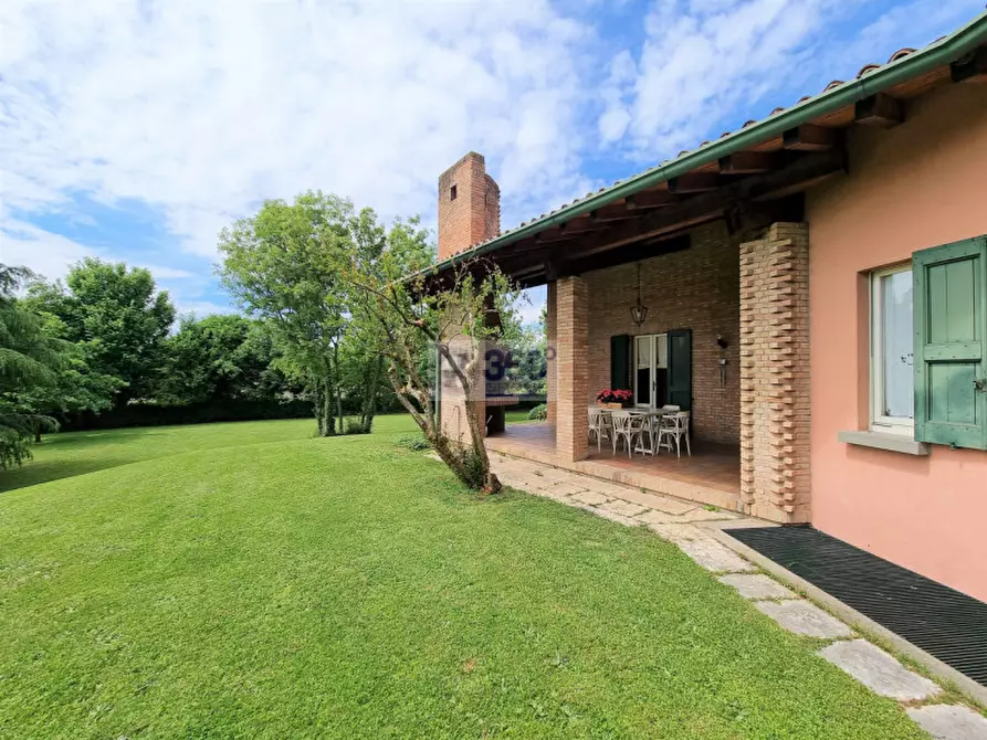Immagine 2 di Villa in vendita  in Via Fermi a Passirano