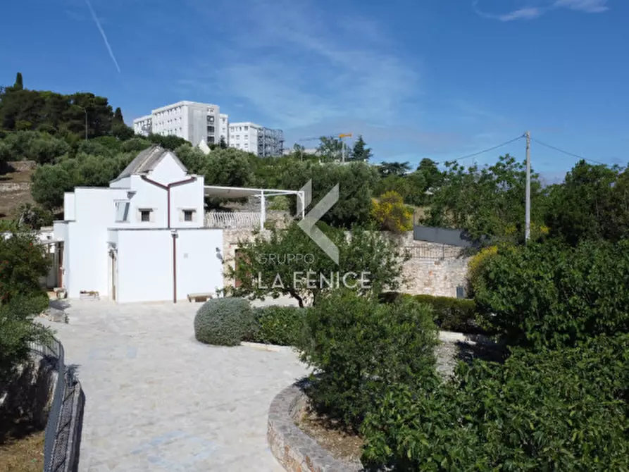 Immagine 1 di Villa in vendita  in via ostuni a Martina Franca