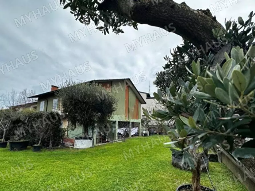 Immagine 1 di Villa in vendita  in Viale Magrini a Cesenatico
