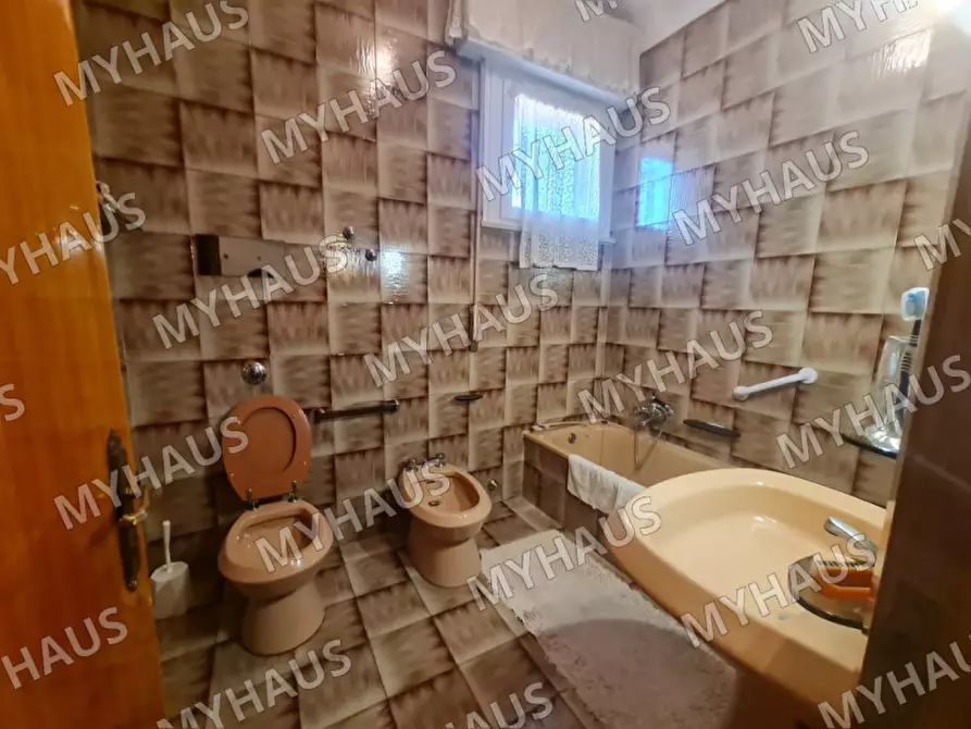 Immagine 17 di Villa in vendita  in Viale Magrini a Cesenatico