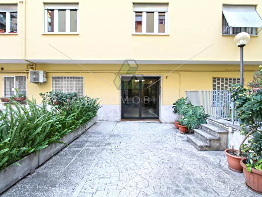 Immagine 1 di Appartamento in vendita  in Via Francesco Lemmi a Roma