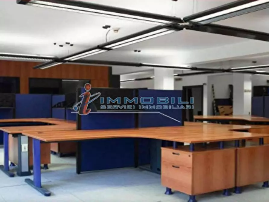 Immagine 5 di Palazzo in affitto  in VIA TAGIURA a Milano