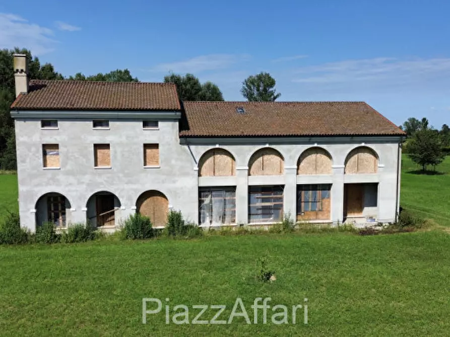 Immagine 1 di Villa in vendita  in Via Roma a Campolongo Maggiore