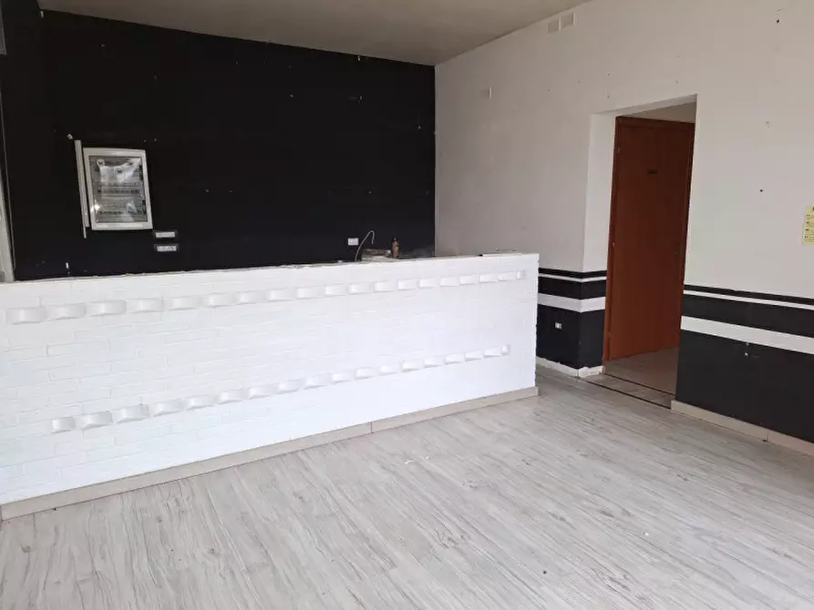 Immagine 3 di Negozio in affitto  a Sissa Trecasali