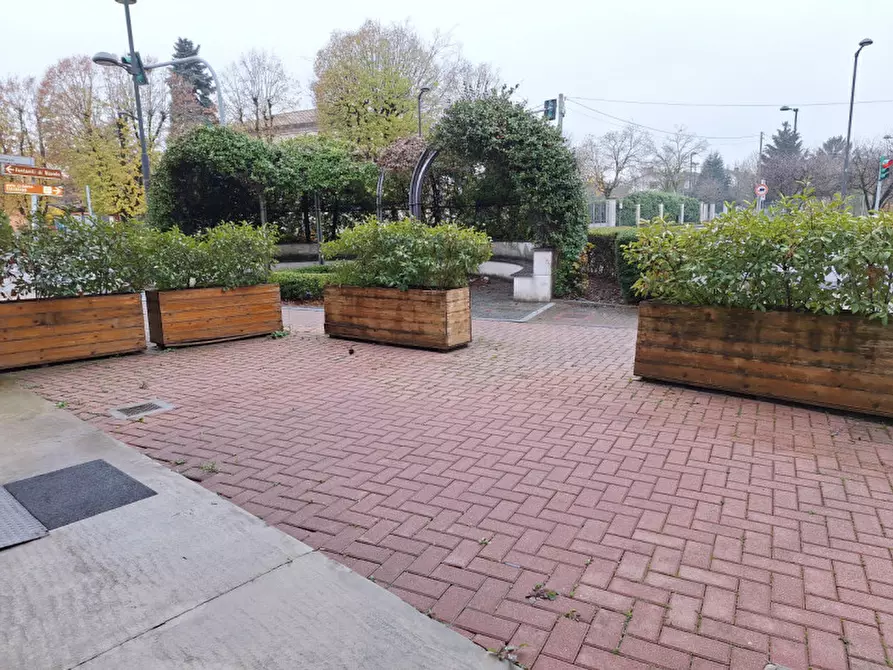 Immagine 6 di Negozio in affitto  a Sissa Trecasali