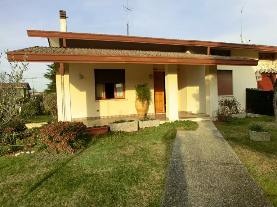 Immagine 1 di Casa bifamiliare in vendita  a Salzano