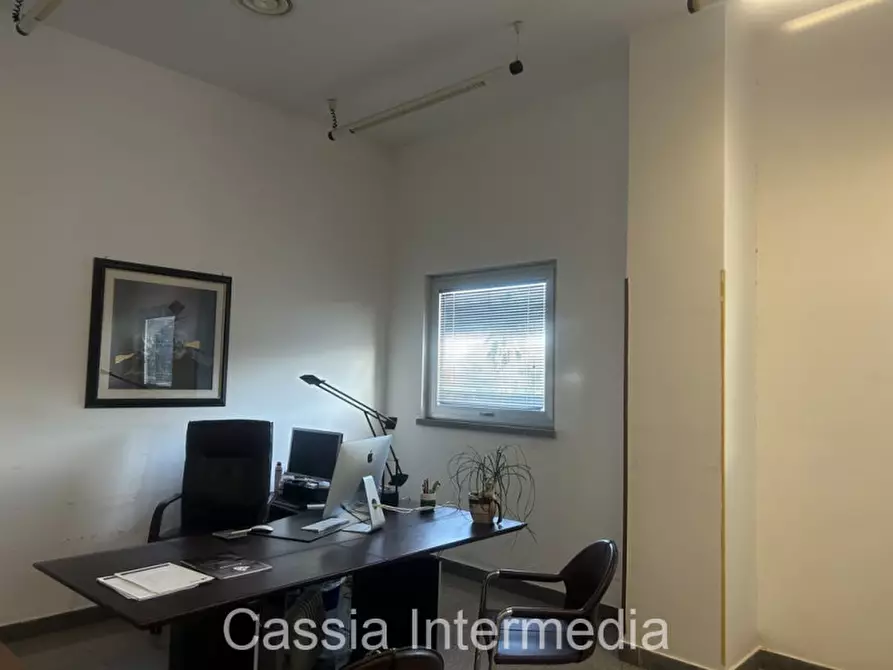 Immagine 12 di Negozio in vendita  in Via Petrarca a Civita Castellana