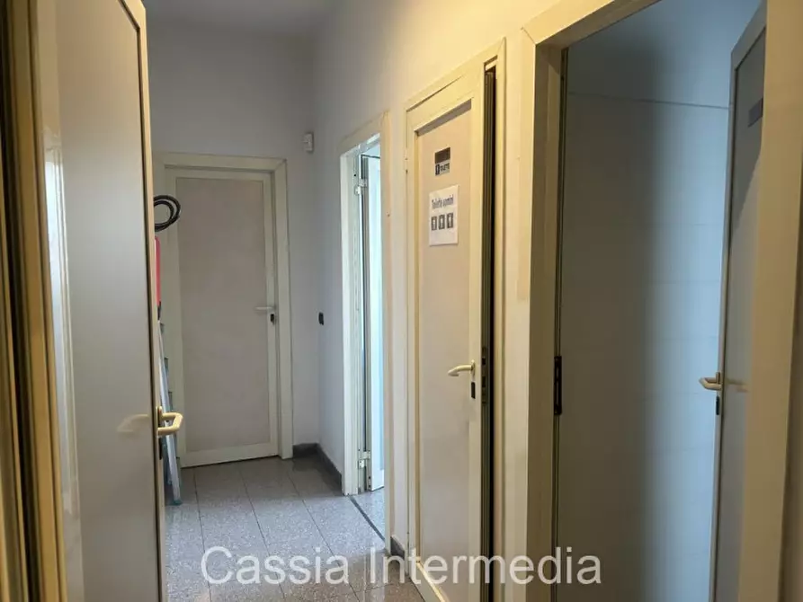 Immagine 15 di Negozio in vendita  in Via Petrarca a Civita Castellana