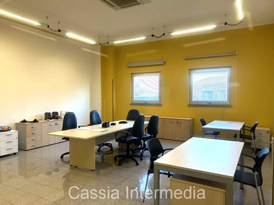 Immagine 16 di Negozio in vendita  in Via Petrarca a Civita Castellana