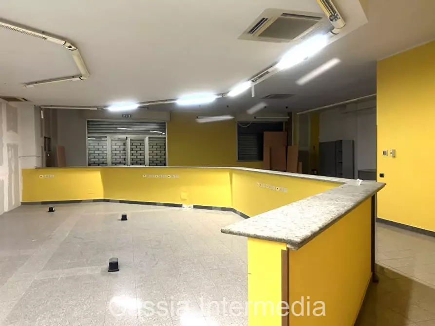 Immagine 20 di Negozio in vendita  in Via Petrarca a Civita Castellana