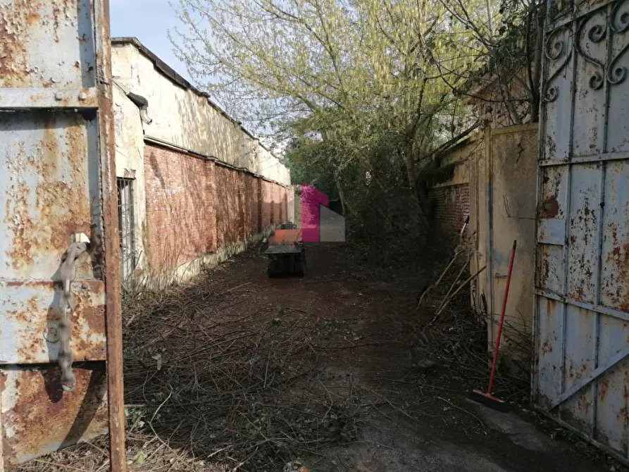 Immagine 2 di Capannone industriale in vendita  a Vicenza