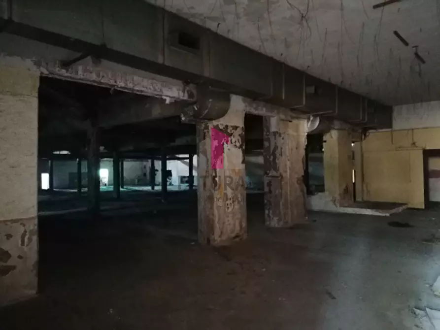Immagine 10 di Capannone industriale in vendita  a Vicenza