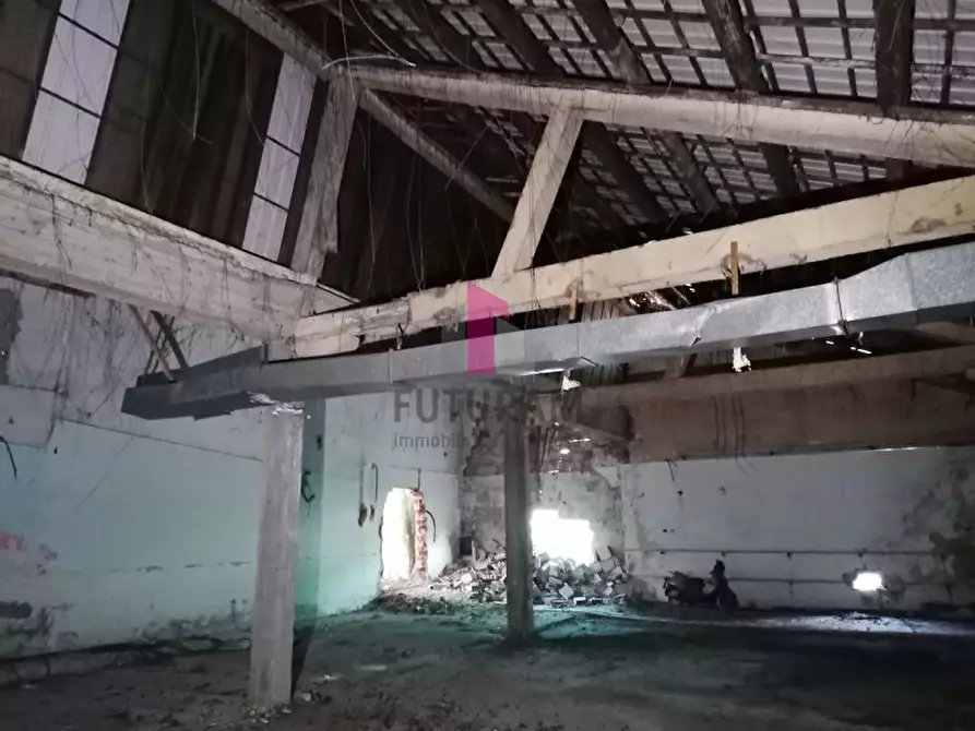 Immagine 14 di Capannone industriale in vendita  a Vicenza