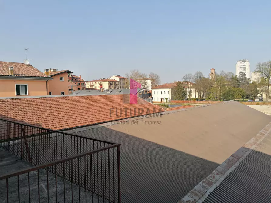 Immagine 19 di Capannone industriale in vendita  a Vicenza