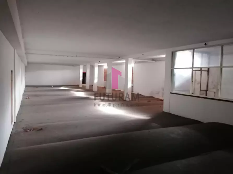 Immagine 24 di Capannone industriale in vendita  a Vicenza