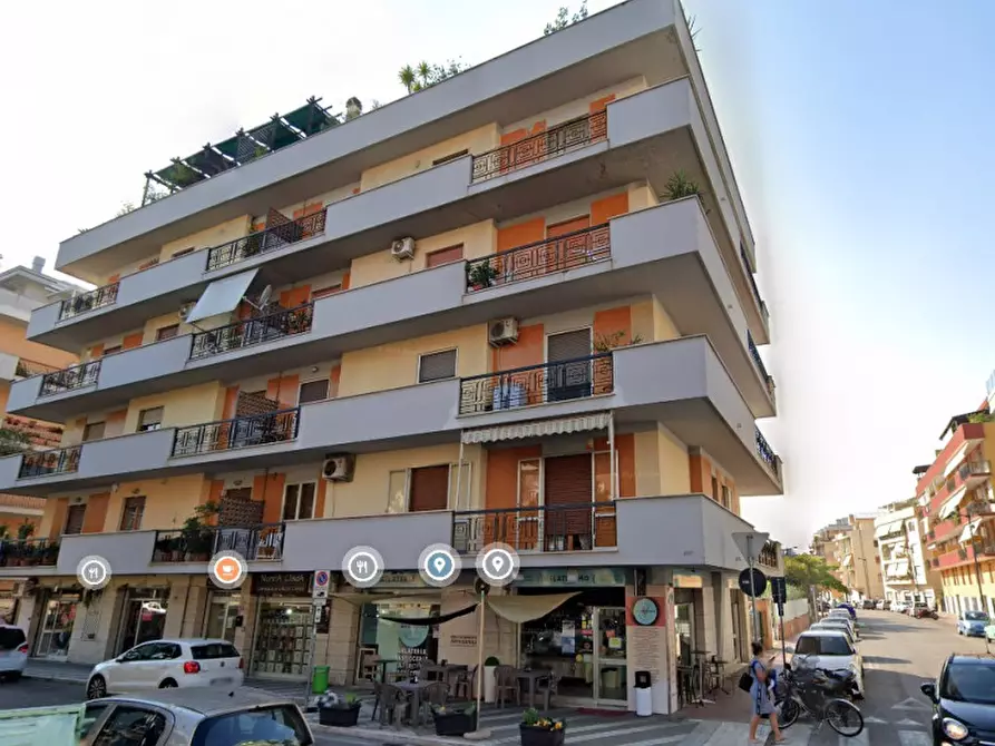 Immagine 1 di Negozio in vendita  in VIA G. MAZZARINO a Pescara