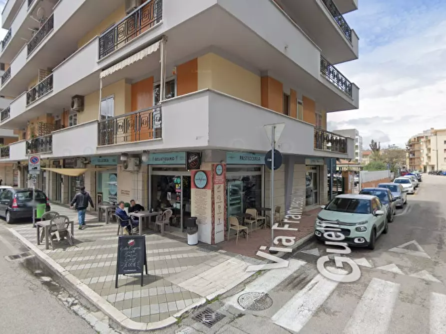 Immagine 2 di Negozio in vendita  in VIA G. MAZZARINO a Pescara