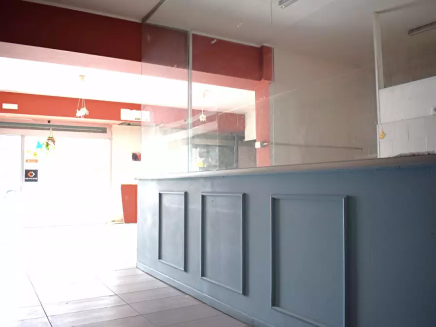 Immagine 9 di Negozio in vendita  in VIA G. MAZZARINO a Pescara