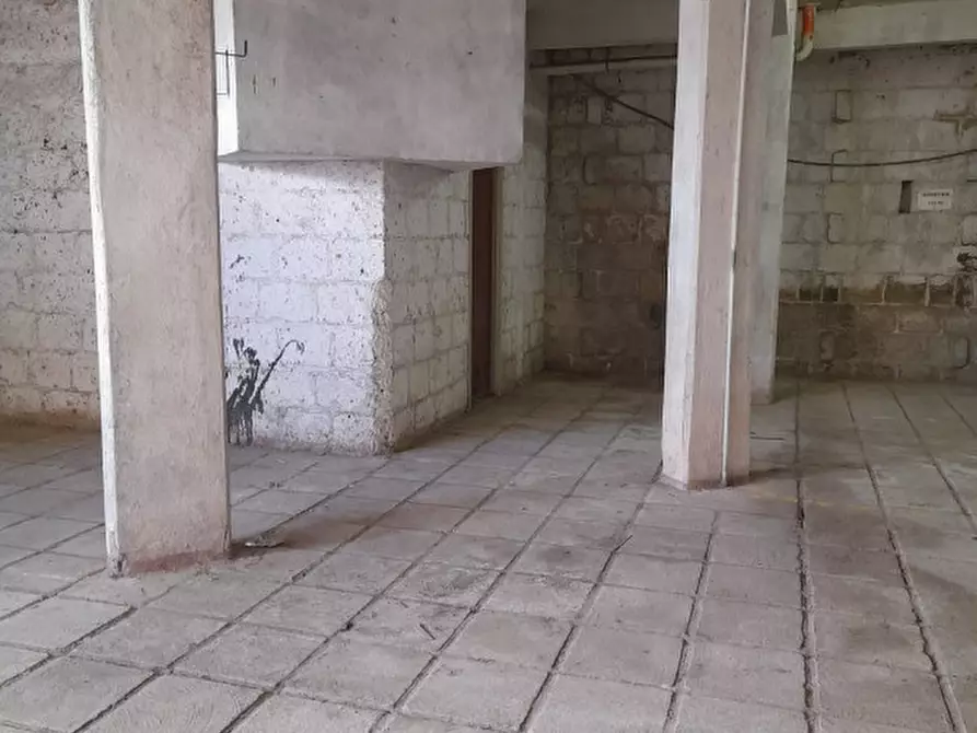 Immagine 2 di Posto auto in vendita  in VIA PROCIDA a Pomezia