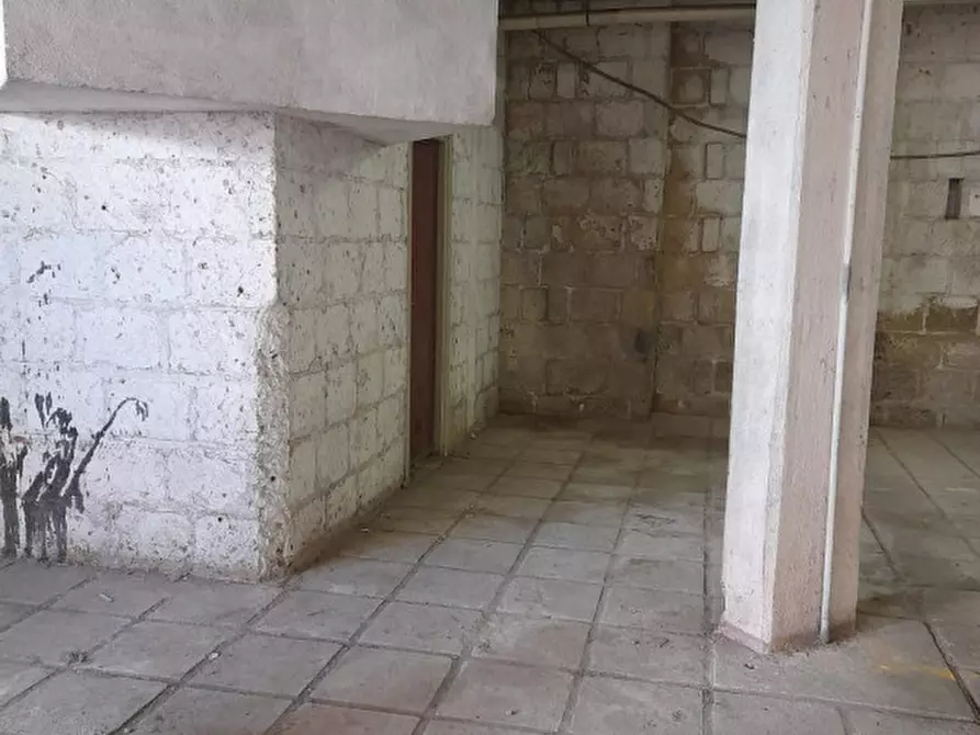 Immagine 3 di Posto auto in vendita  in VIA PROCIDA a Pomezia