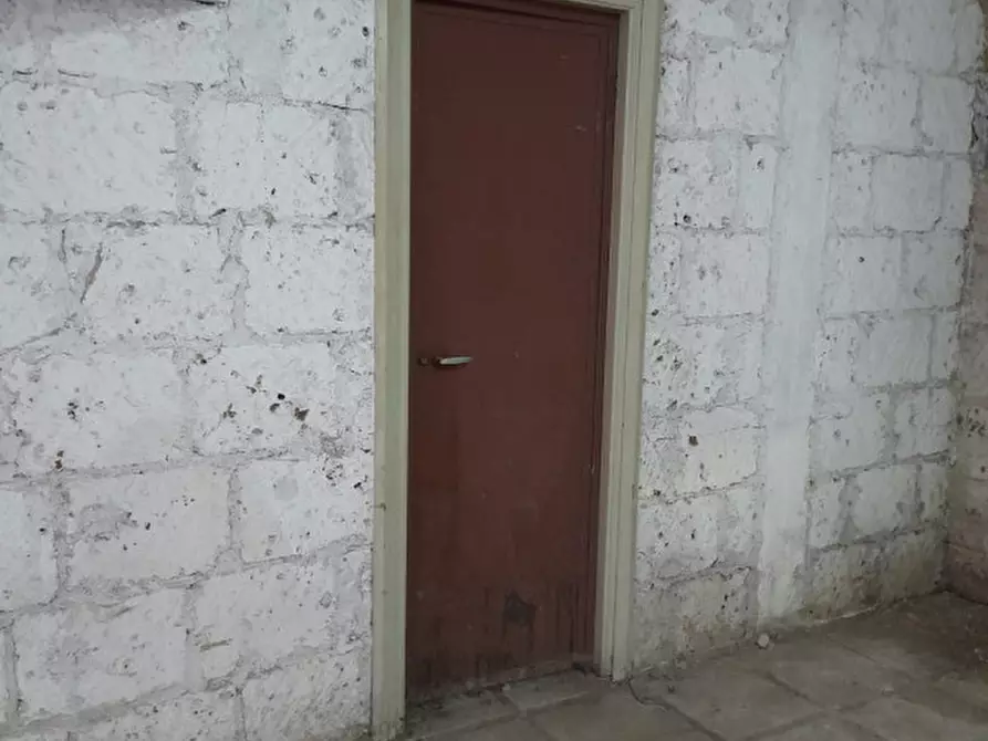 Immagine 10 di Posto auto in vendita  in VIA PROCIDA a Pomezia