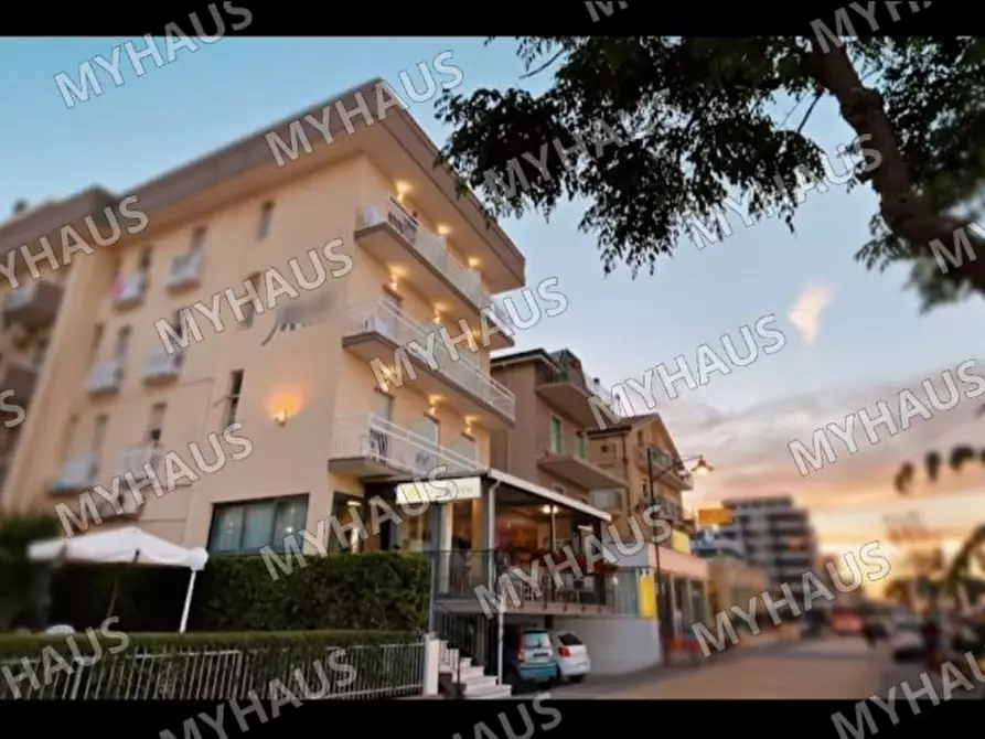 Immagine 1 di Hotel in vendita  in via colombo 57 a Bellaria-Igea Marina
