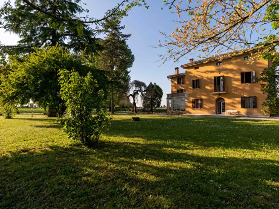 Immagine 1 di Villa in vendita  in via frabazza 7 a Bologna