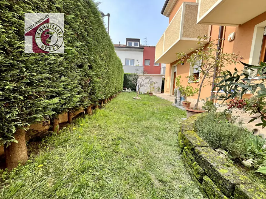 Immagine 1 di Appartamento in vendita  in via vivaldi a Selvazzano Dentro