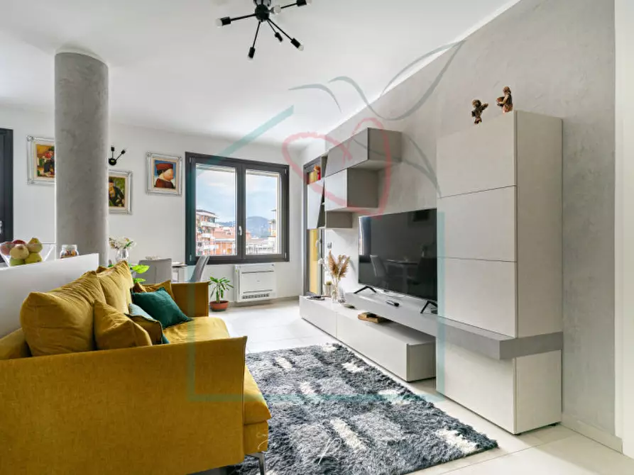 Immagine 1 di Appartamento in vendita  in Via Pietro Gori 6 a Sarzana