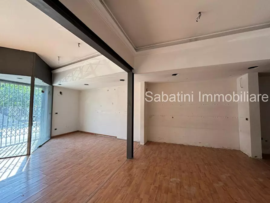 Immagine 3 di Negozio in vendita  in Via Gran Sasso, 67 a Pescara