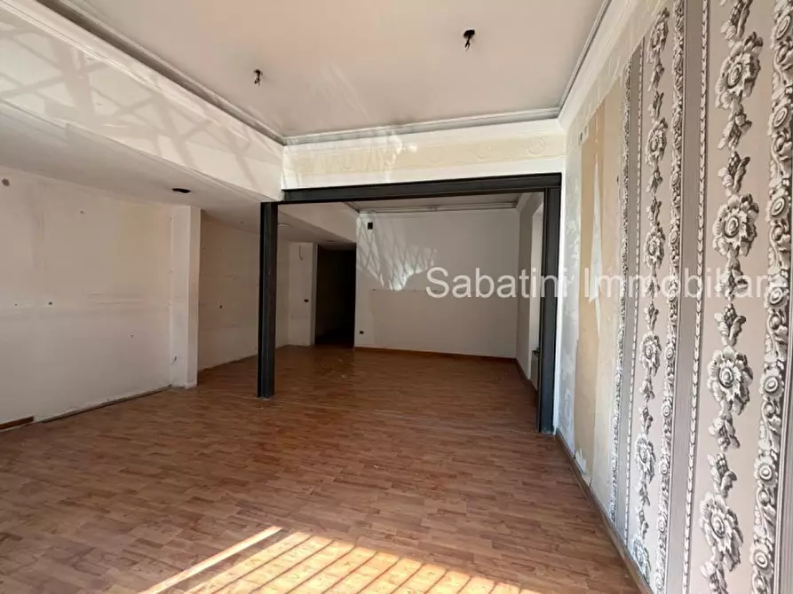 Immagine 5 di Negozio in vendita  in Via Gran Sasso, 67 a Pescara