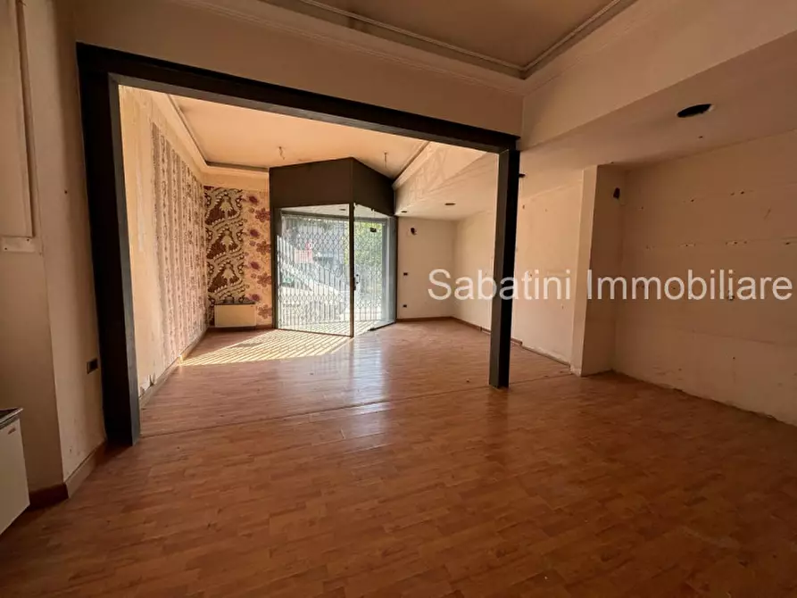 Immagine 6 di Negozio in vendita  in Via Gran Sasso, 67 a Pescara