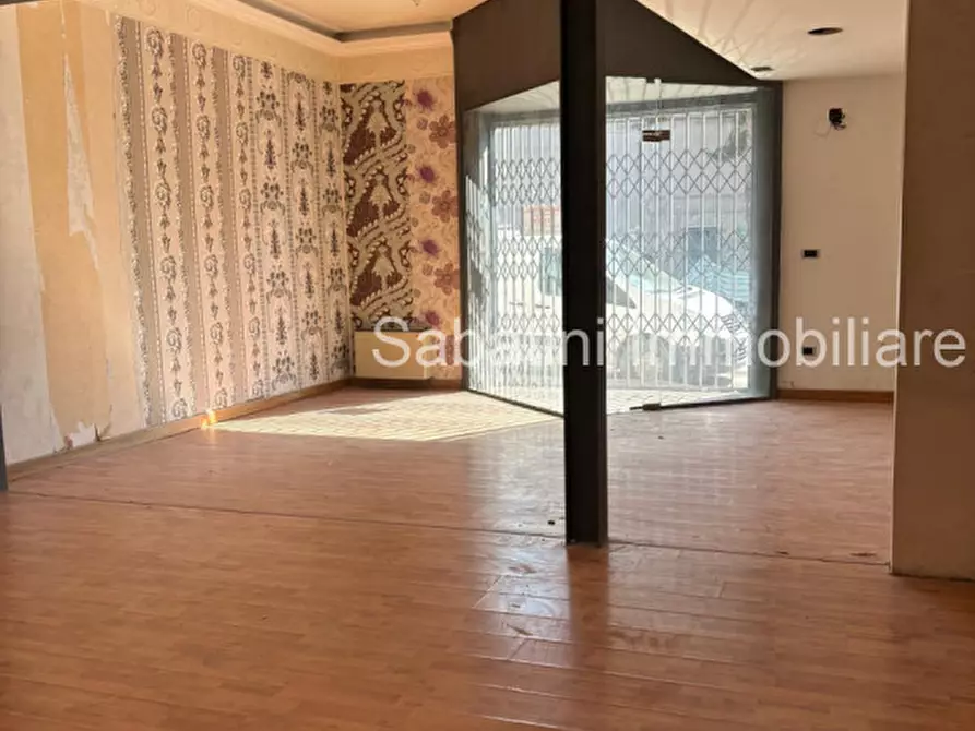 Immagine 10 di Negozio in vendita  in Via Gran Sasso, 67 a Pescara