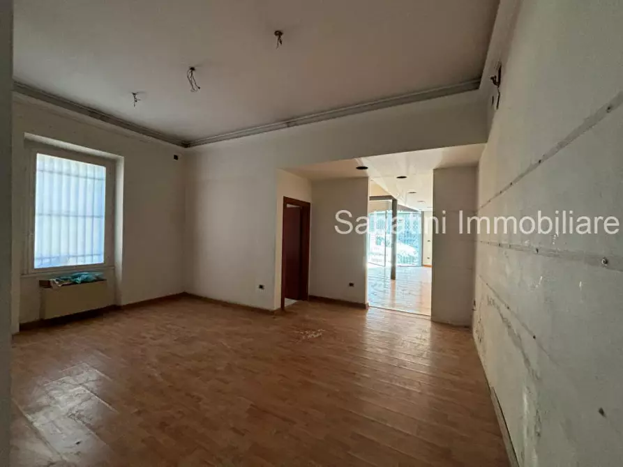 Immagine 12 di Negozio in vendita  in Via Gran Sasso, 67 a Pescara