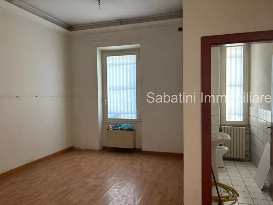 Immagine 15 di Negozio in vendita  in Via Gran Sasso, 67 a Pescara