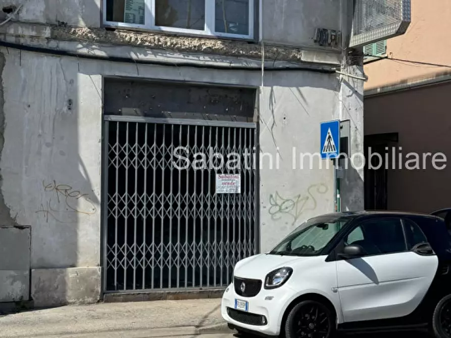 Immagine 21 di Negozio in vendita  in Via Gran Sasso, 67 a Pescara