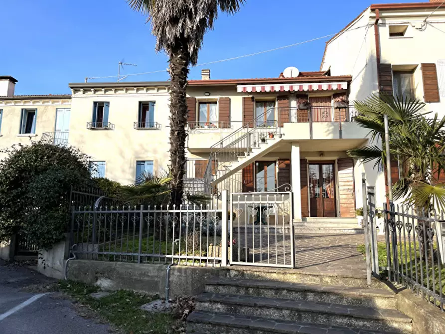 Immagine 1 di Appartamento in vendita  in Via Lovertino a Albettone