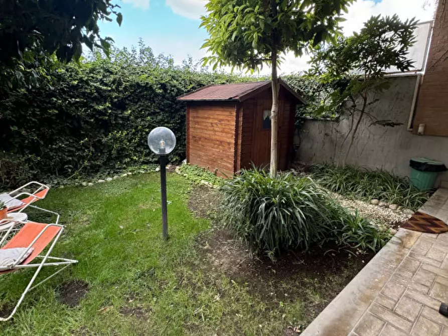 Immagine 18 di Appartamento in vendita  in Largo giuseppe guastalla a Roma