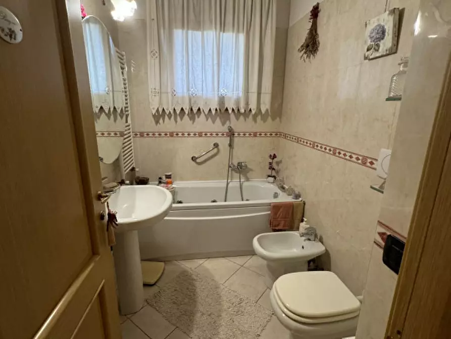 Immagine 35 di Appartamento in vendita  in Largo giuseppe guastalla a Roma