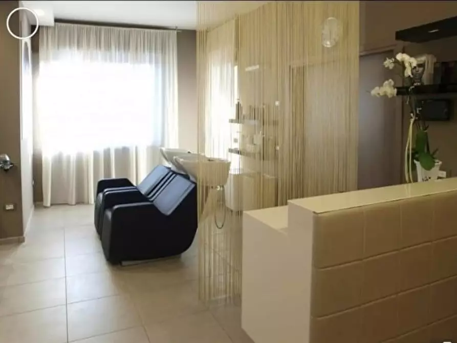 Immagine 3 di Negozio in vendita  in Via Camillo Benso di Cavour a Castiglione Delle Stiviere