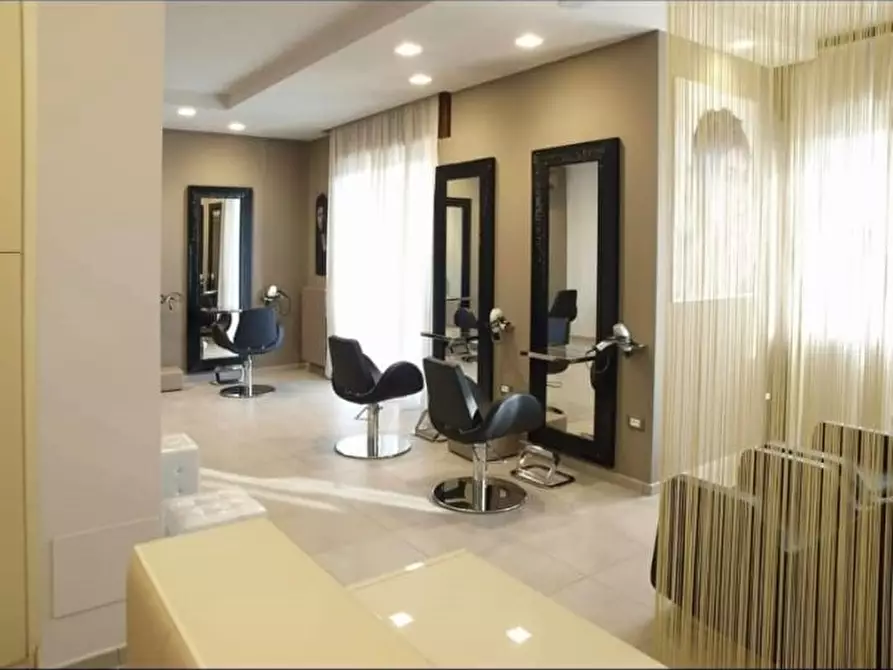 Immagine 4 di Negozio in vendita  in Via Camillo Benso di Cavour a Castiglione Delle Stiviere