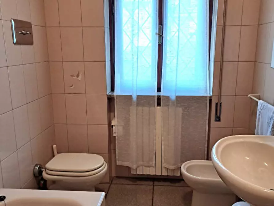 Immagine 8 di Negozio in vendita  in Via Camillo Benso di Cavour a Castiglione Delle Stiviere