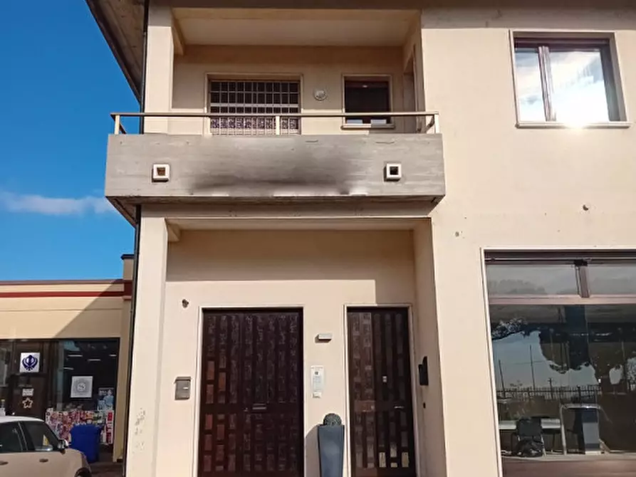 Immagine 9 di Negozio in vendita  in Via Camillo Benso di Cavour a Castiglione Delle Stiviere