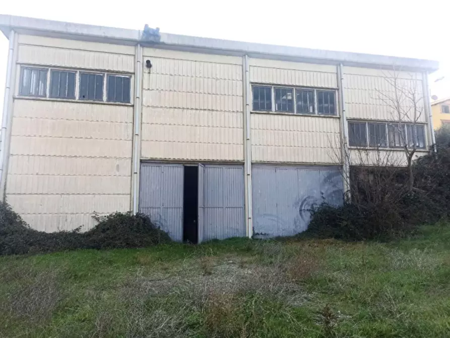 Immagine 3 di Capannone industriale in vendita  a Castiglione Del Lago