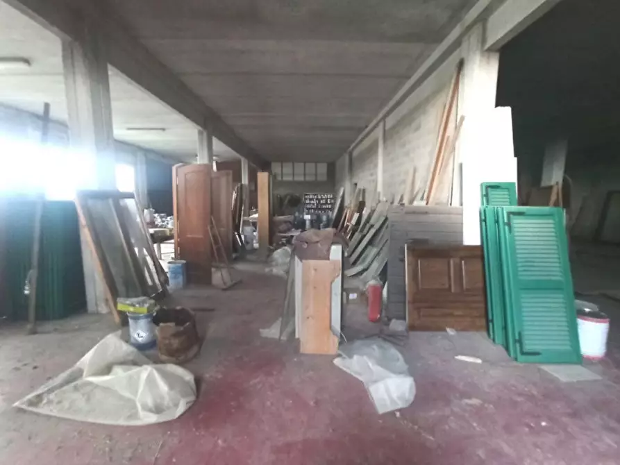 Immagine 5 di Capannone industriale in vendita  a Castiglione Del Lago