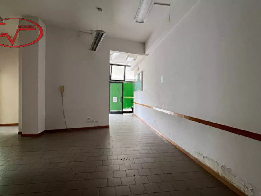 Immagine 2 di Negozio in affitto  in via puccini a Montevarchi