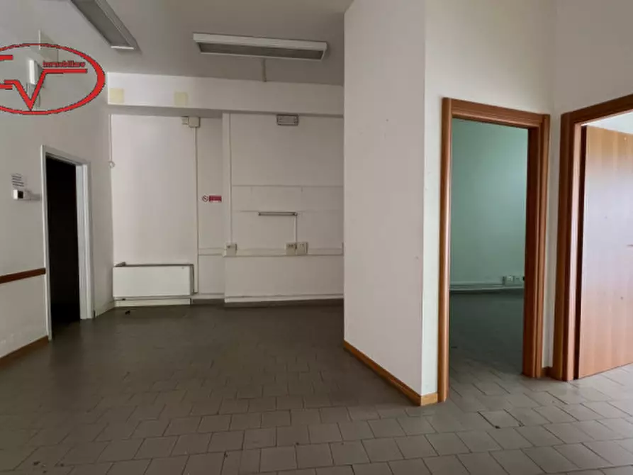 Immagine 3 di Negozio in affitto  in via puccini a Montevarchi