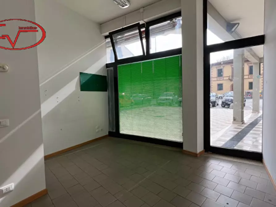 Immagine 4 di Negozio in affitto  in via puccini a Montevarchi