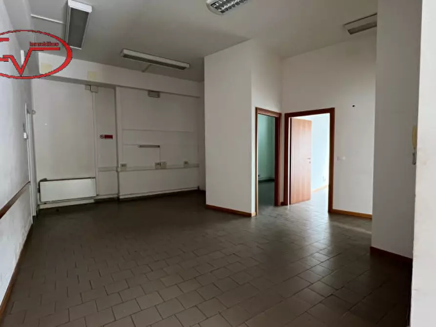Immagine 9 di Negozio in affitto  in via puccini a Montevarchi